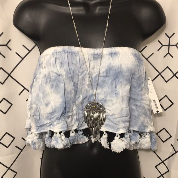 Oh SO BOHO ❤️ cropped halter top - tie dyed soft blue/white with tassels 🔥 - Picture 3 of 4